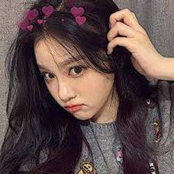 YouTuber girl 's cover